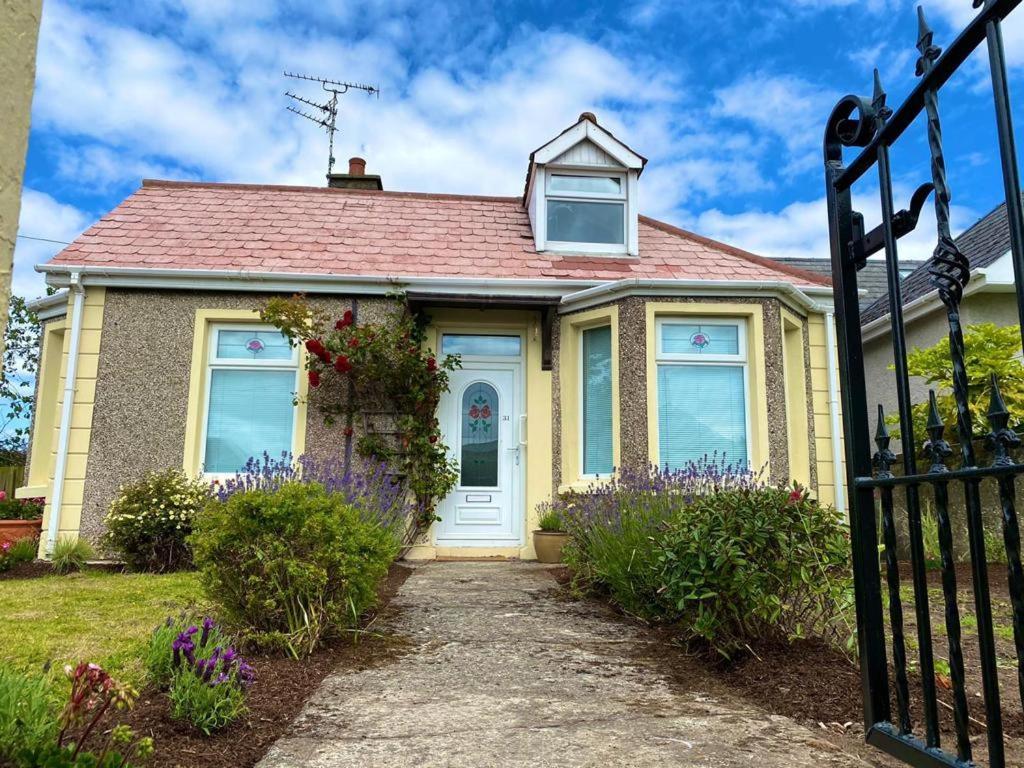 Rose Cottage: Delightful 4 Bedroom Detached Home Portrush Kültér fotó