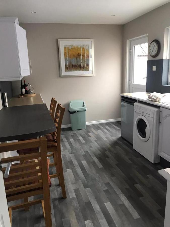 Rose Cottage: Delightful 4 Bedroom Detached Home Portrush Kültér fotó