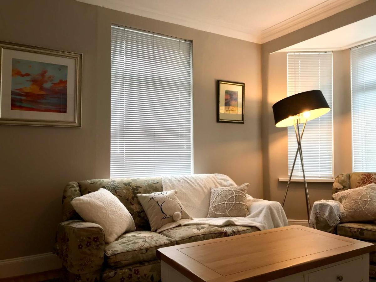 Rose Cottage: Delightful 4 Bedroom Detached Home Portrush Kültér fotó